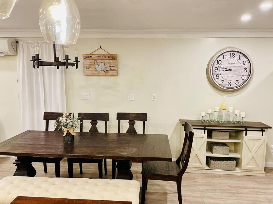 Beautiful Farmhouse In フェルナンディーナ・ビーチ エクステリア 写真